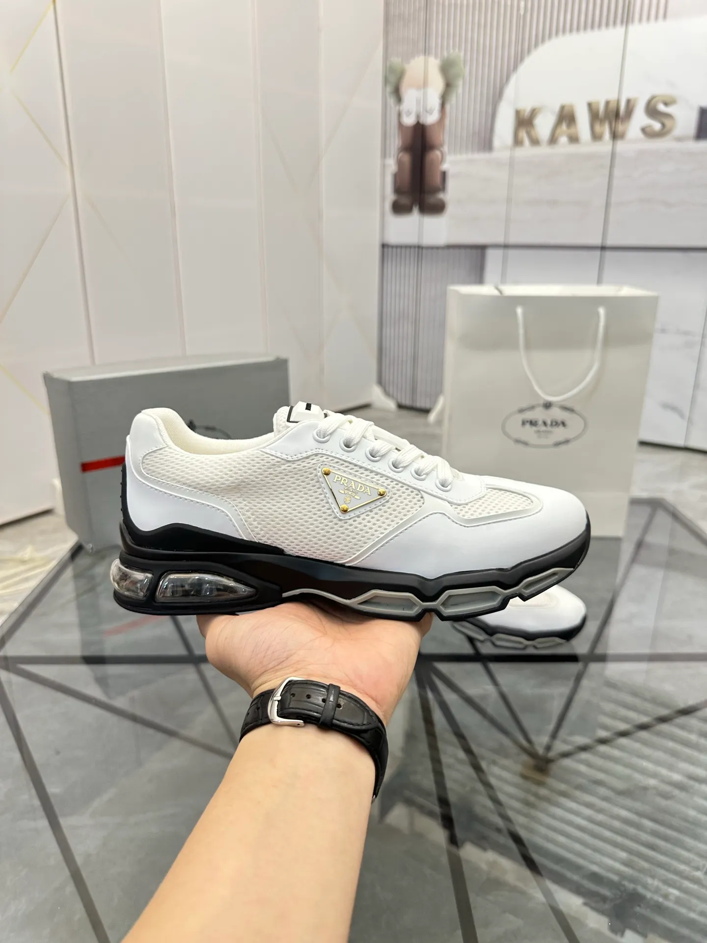 Men's shoes for sale 💰: 💰P660¥ High-end top quality Product trademark: Prada *"Prada*" low-top casual shoes Regular size: 38-45 (can be customized to 46) Product materials: Upper imported first-layer cowhide spliced ​​with original fabric, breathable lining, cowhide foot pads, original air cushion outsole. No.: 001